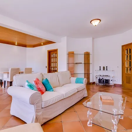 Vila Picapau Vila *